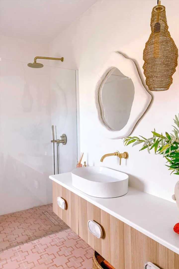 colección de baños con suelo hidráulico