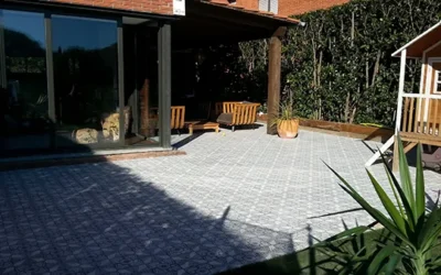 Suelo hidráulico exterior: resistencia, ventajas y aplicaciones.
