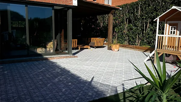 Suelo hidráulico exterior: resistencia, ventajas y aplicaciones.