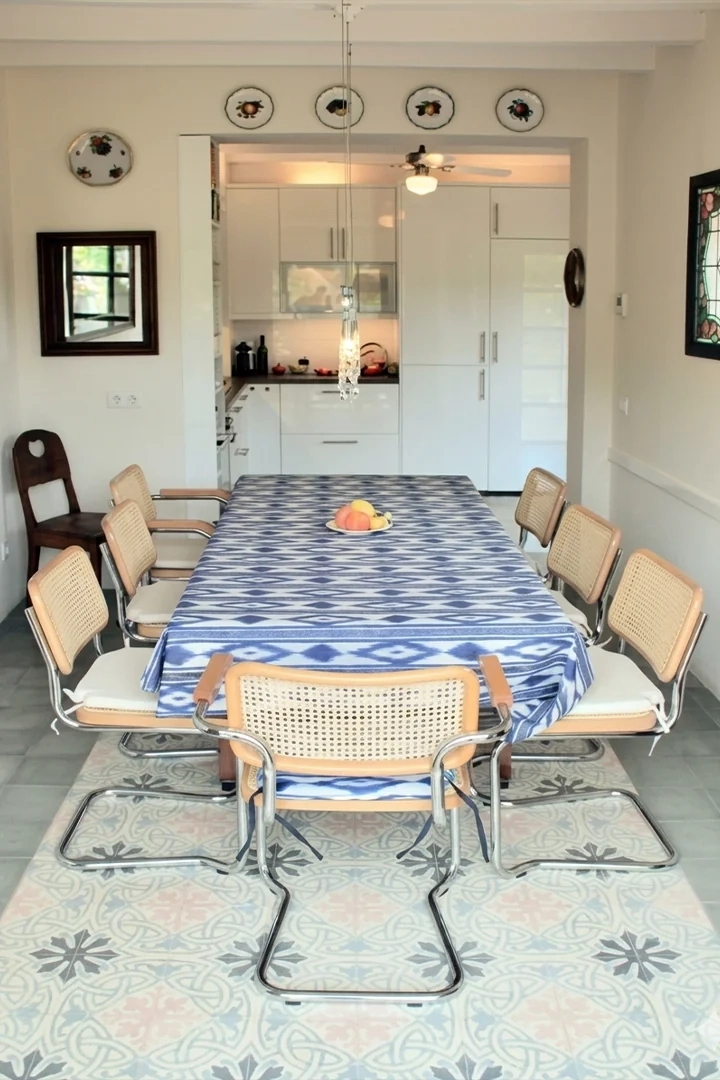 comedor restaurado de casas antiguas con suelos hidráulicos