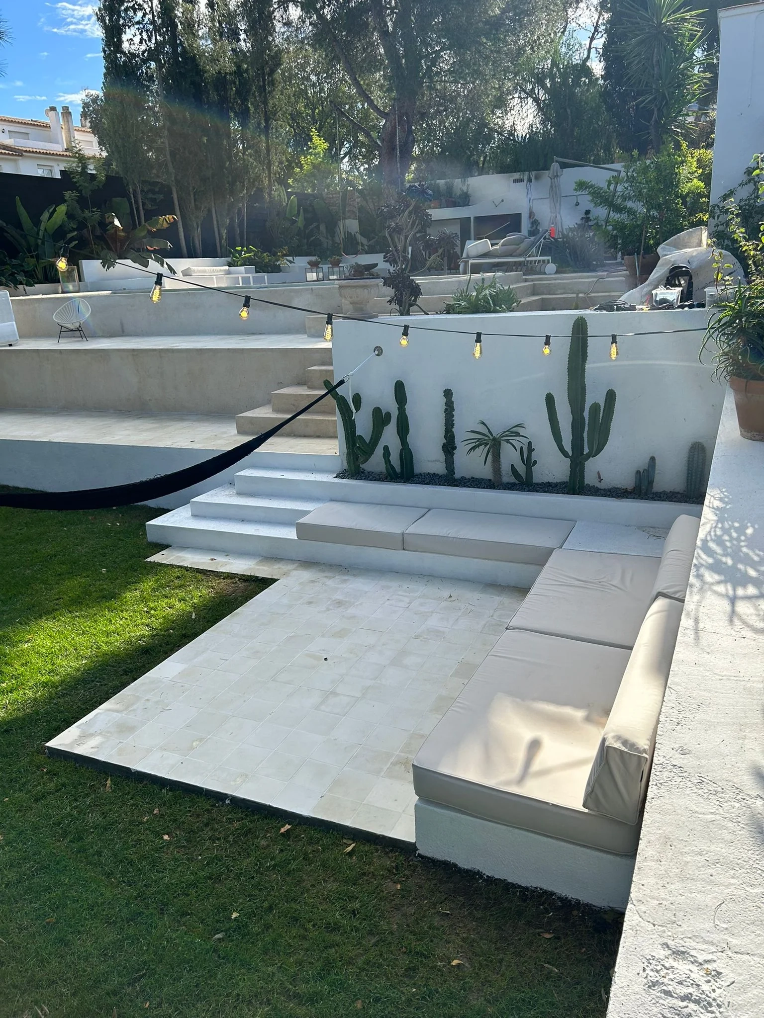 Terraza exterior con suelo de barro cocido